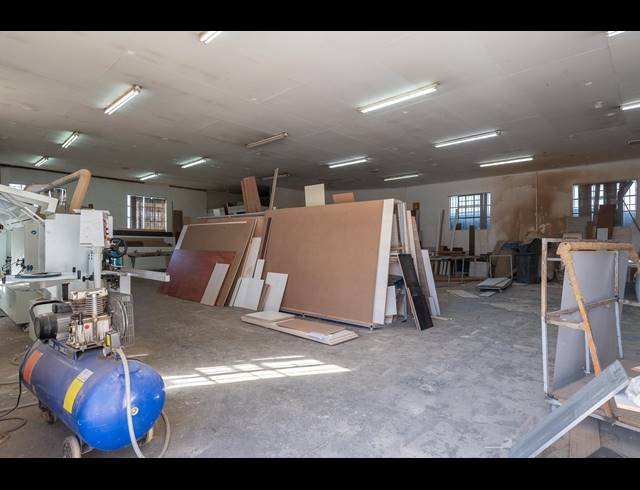 1,200M² BUILDING FOR SALE IN VILLAGE MAIN